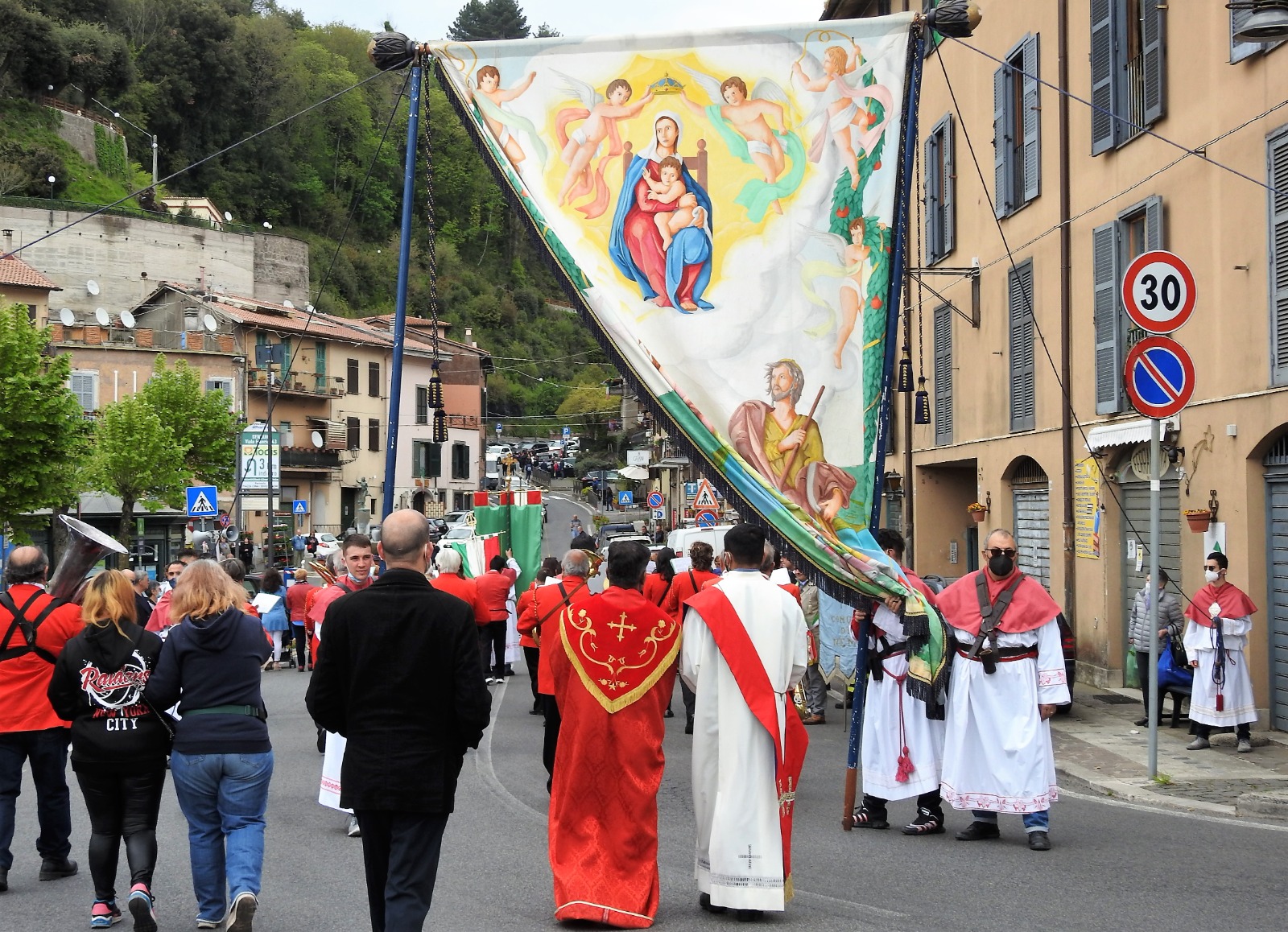 Nemi, ritorna dopo due anni la celebrazione dei santi patroni Filippo e Giacomo