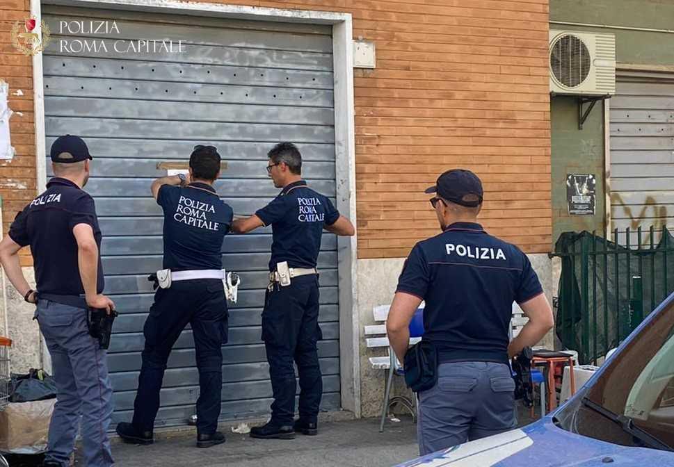 Controlli nella zona est della Capitale: sanzioni per slot machine in funzione fuori orario e chiusura di un minimarket