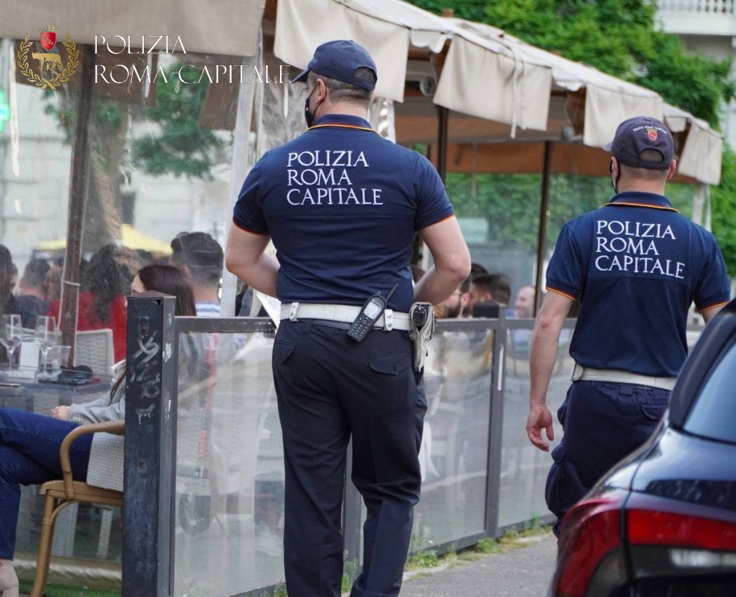 Roma, movida, controlli della Polizia Locale: nel mirino vendita e consumo irregolare di alcolici e feste non autorizzate￼