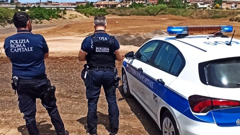 Roma, Polizia Locale, scoperta estesa discarica abusiva: sequestrata area di 45mila mq a Casal Lumbroso. Parte dei rifiuti era stata interrata