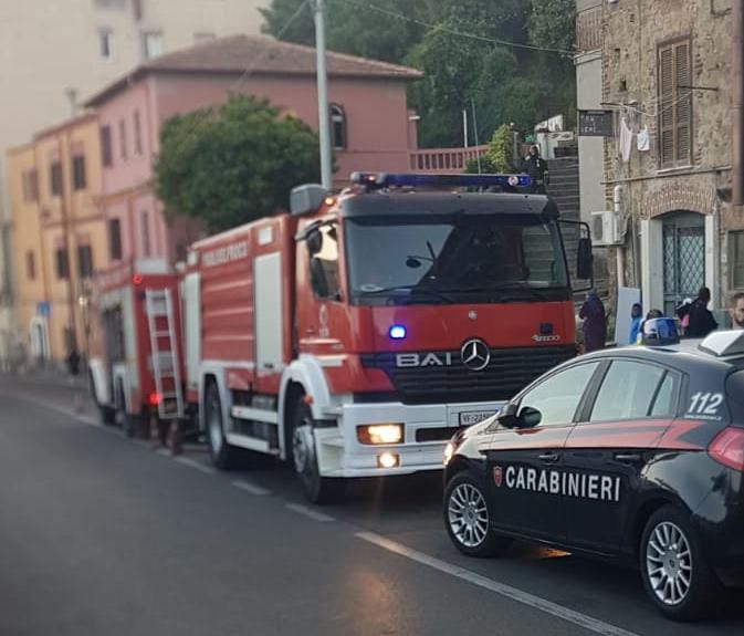 Lanuvio, improvviso incendio in un appartamento evacuati padre e figlia in via Gramsci