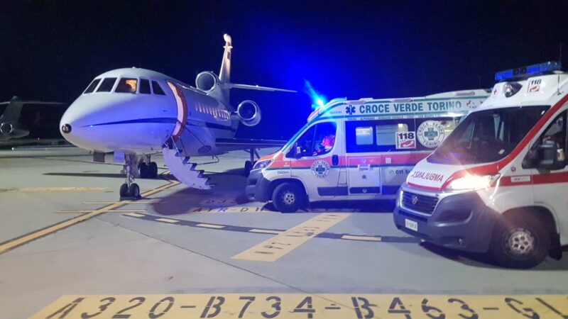 Salute, aeronatica, volo d’emergenza nella notte per un uomo di 43 anni in gravi condizioni trasferito da Pescara al centro ustioni di Pisa