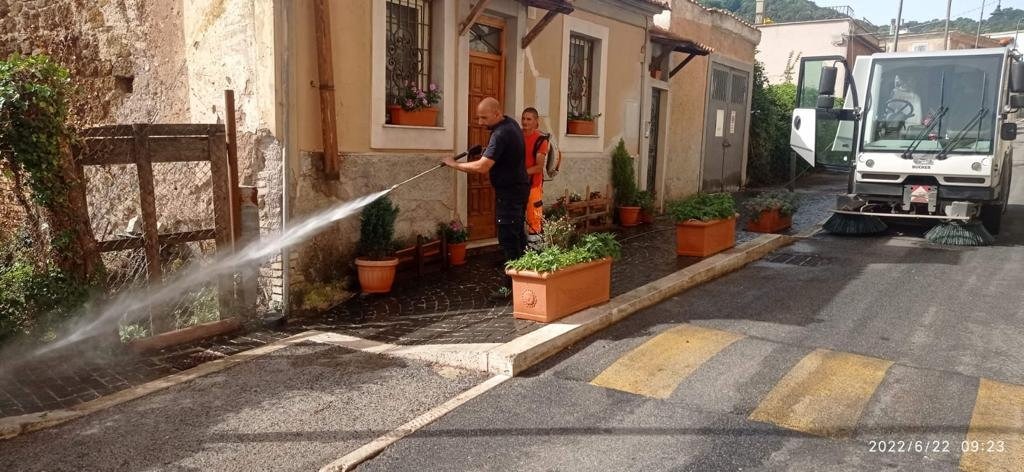 Monte Compratri, stamattina la pulizia straordinaria di via Cavour