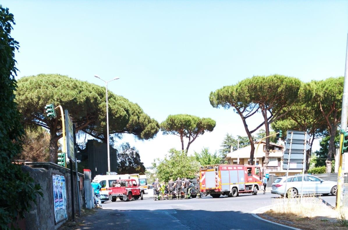 Marino, scontro tra due auto all’incrocio di due Santi, due feriti gravi