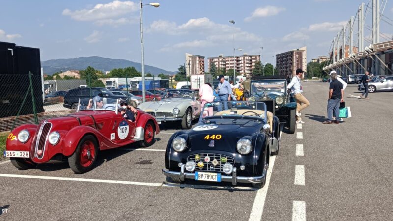 Velletri, Amedeo ed Andrea Donatone ricevuti al comune dopo la trionfante Mille Miglia con la loro mitica Triumph