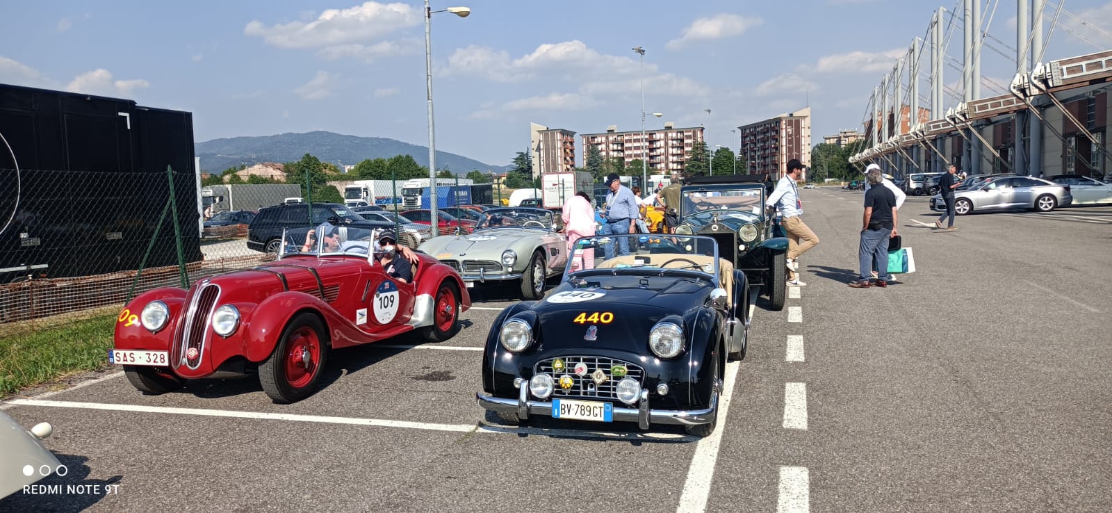 Velletri, Amedeo ed Andrea Donatone ricevuti al comune dopo la trionfante Mille Miglia con la loro mitica Triumph