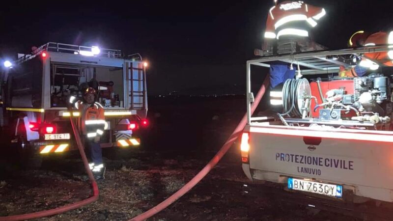 Lanuvio, bonificato alle 2 di notte il violento incendio di Via Nettunense scoppiato alle prime ore della sera