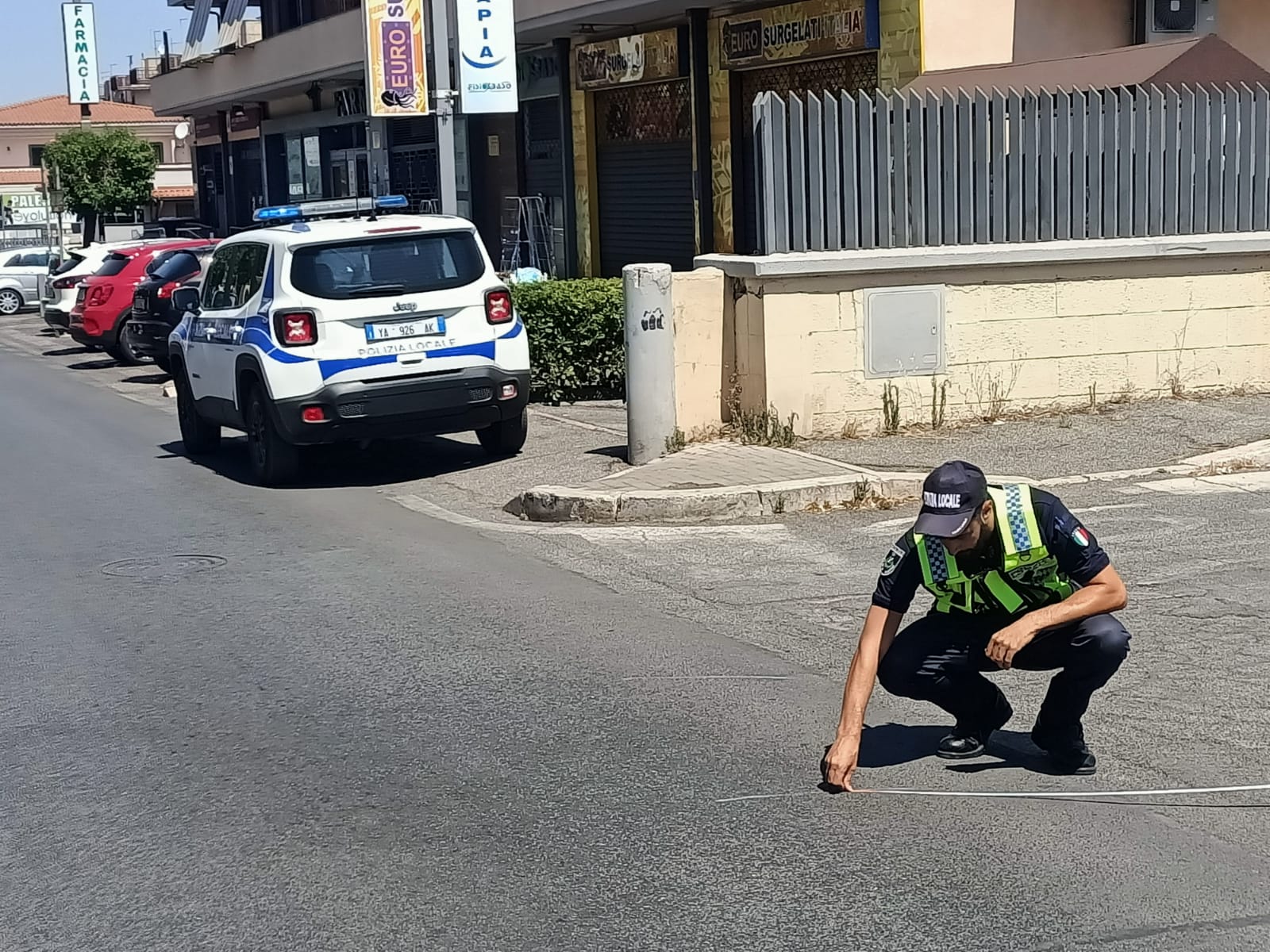 Ciampino, guida con un tasso alcolemico tre volte superiore al consentito e causa un incidente stradale