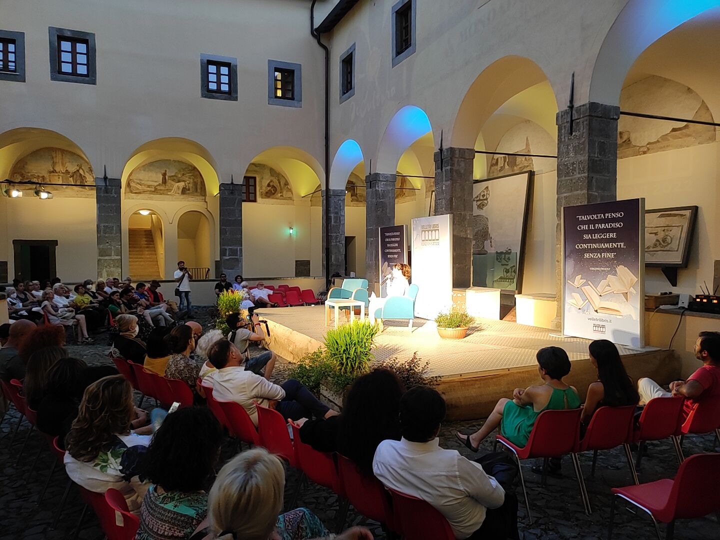 Velletri, Chiostro gremito per Simonetta Agnello Hornby nella seconda serata della VI edizione di “Velletri Libris”