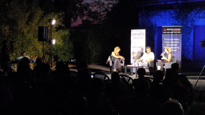 Genzano, Marco Bonini ha presentato “L’arte dell’esperienza” con Paola Minaccioni al “Parco dei Libri”