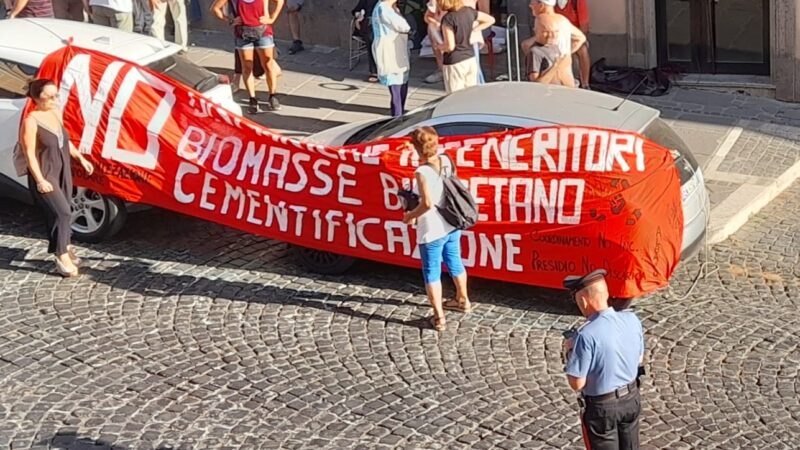 Genzano: Protesta da parte del coordinamento No Inc e del Presidio permanente contro la discarica. Assenza di Zingaretti