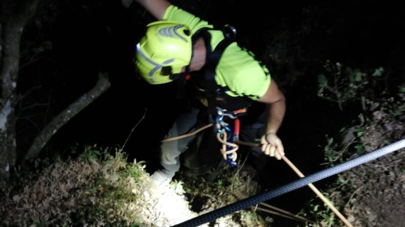 Rocca di Papa, cade in una scarpata a Montecavo, sulla via Sacra. Salvato dai pompieri dopo 6 ore di lavoro