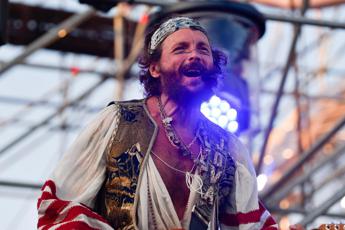 Jovanotti, ritorno sul palco dopo l’incidente: annunciato il PalaJova per il 2025