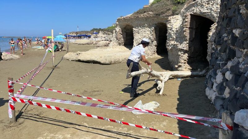 Anzio: Bagnanti e villeggianti sui resti delle Grotte della Villa di Nerone. Operazione della polizia locale