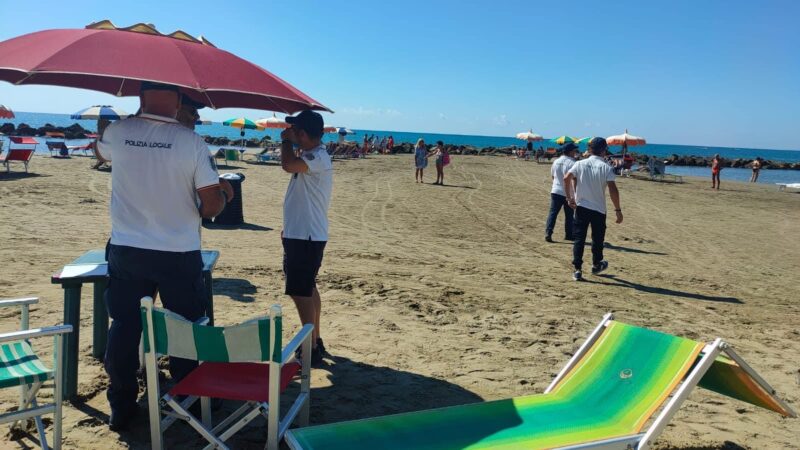 Nettuno: Controlli della polizia locale sulle spiagge libere del litorale