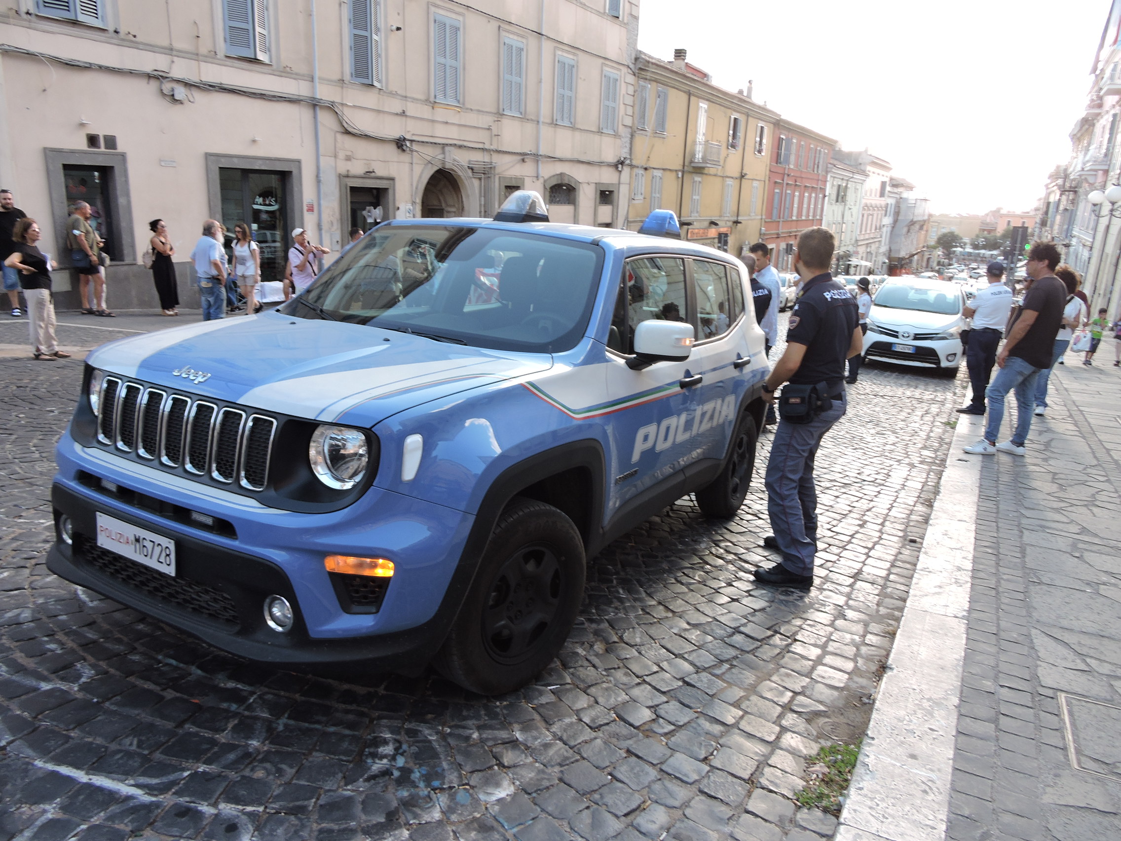 Genzano: Due interventi della polizia tra giovedì sera e venerdì mattina per uomo e donna fuori di testa. Arrestato un 48enne spagnolo