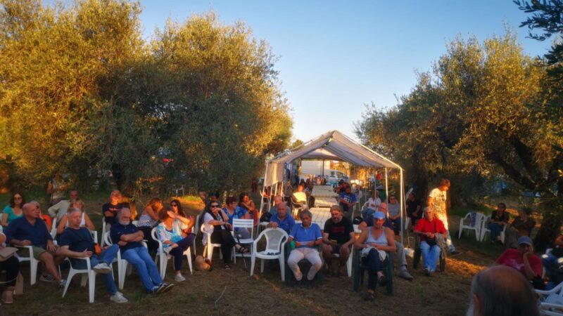 Albano-Ardea, sostenuta e partecipata iniziativa del Discamping davanti alla discarica di Roncigliano