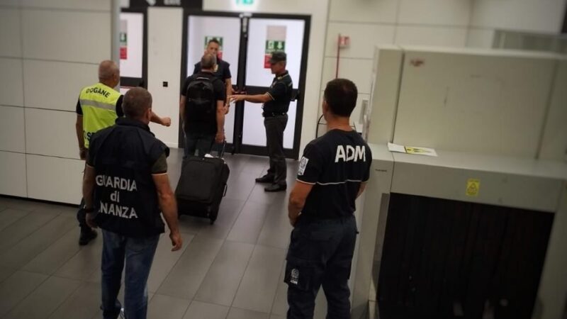 Ciampino, Aeroporto, ADM e Guardia di Finanza sequestrano valuta non dichiarata per un importo agli 80 mila euro