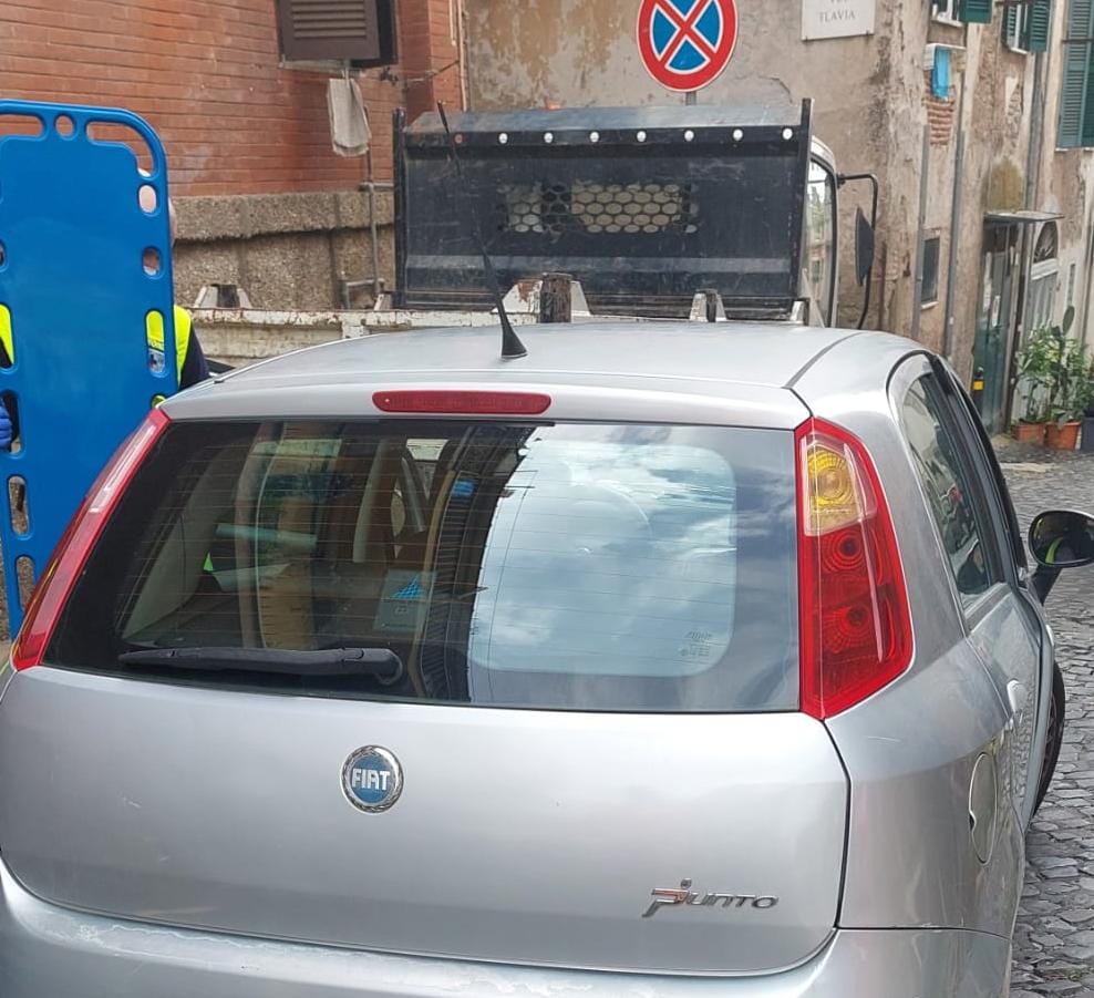 Ariccia: Automobilista colto da malore finisce contro un camion della Acea. Trasportato in codice rosso al N.O.C.