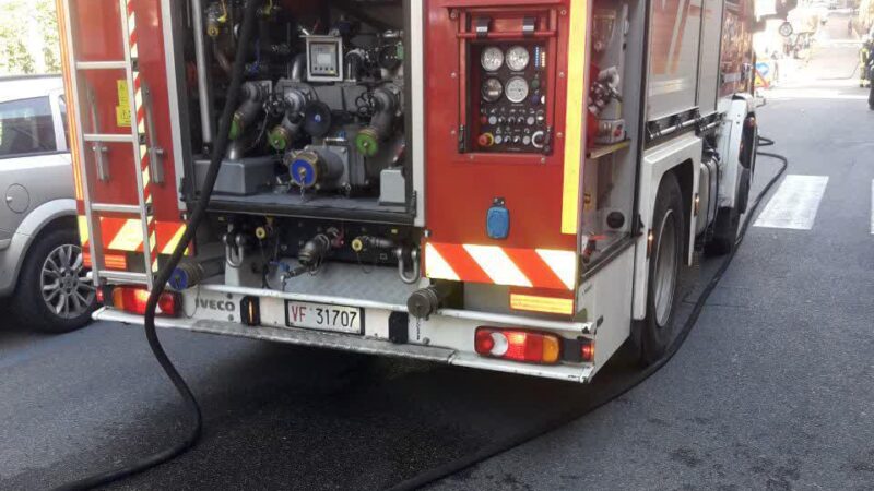 Ariccia: Pericolosa fuga di gas in centro, via A.Chigi chiusa al traffico. Pompieri e Italgas sul posto