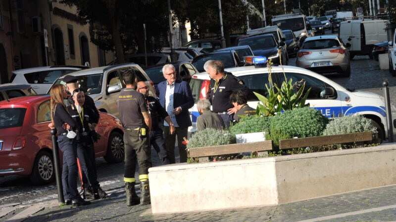 Genzano: Sta meglio il 65enne fuggito dall’ospedale dei Castelli e ritrovato due giorni fa da un operaio comunale e polizia locale in piazza Frasconi