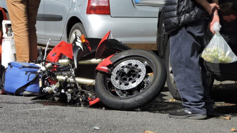 Genzano, motociclista 55enne muore dopo incidente con una Jeep Renegade su corso Matteotti