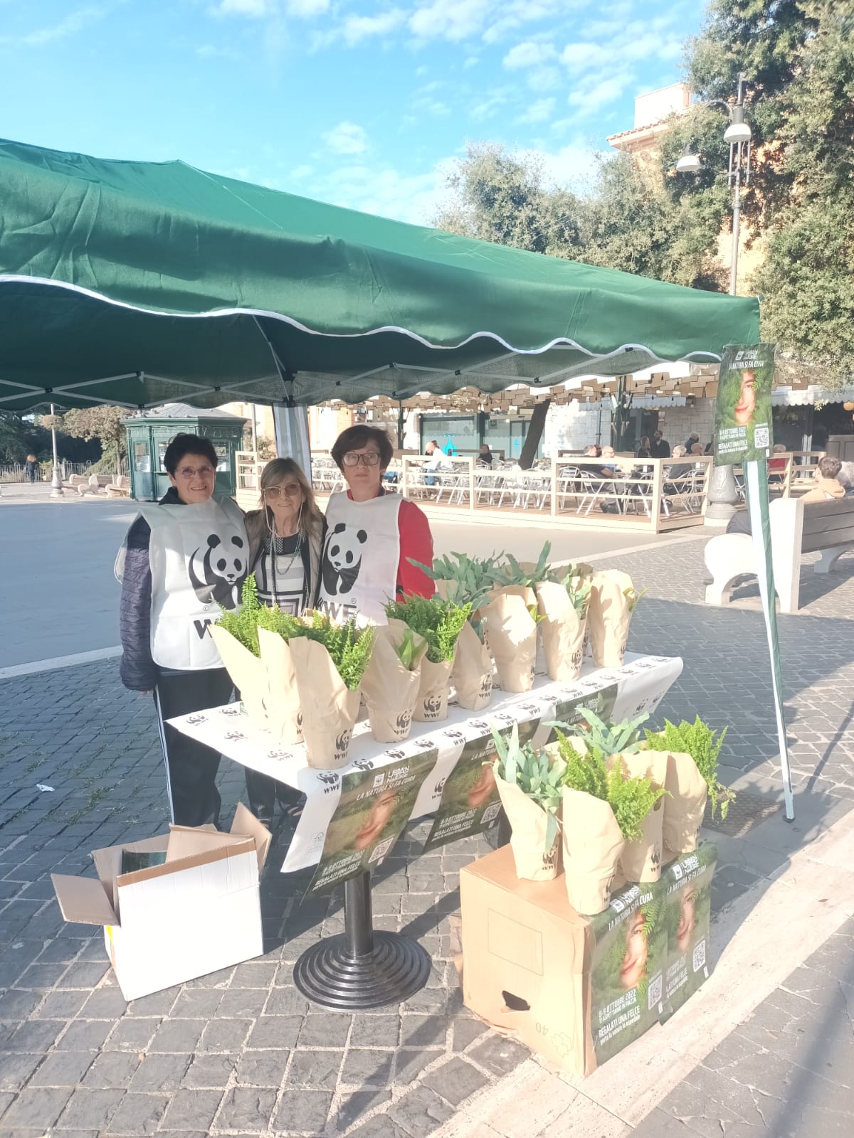 Genzano: In piazza Frasconi lo stand del WWF  con le piante per realizzare orti botanici negli ospedali pediatrici