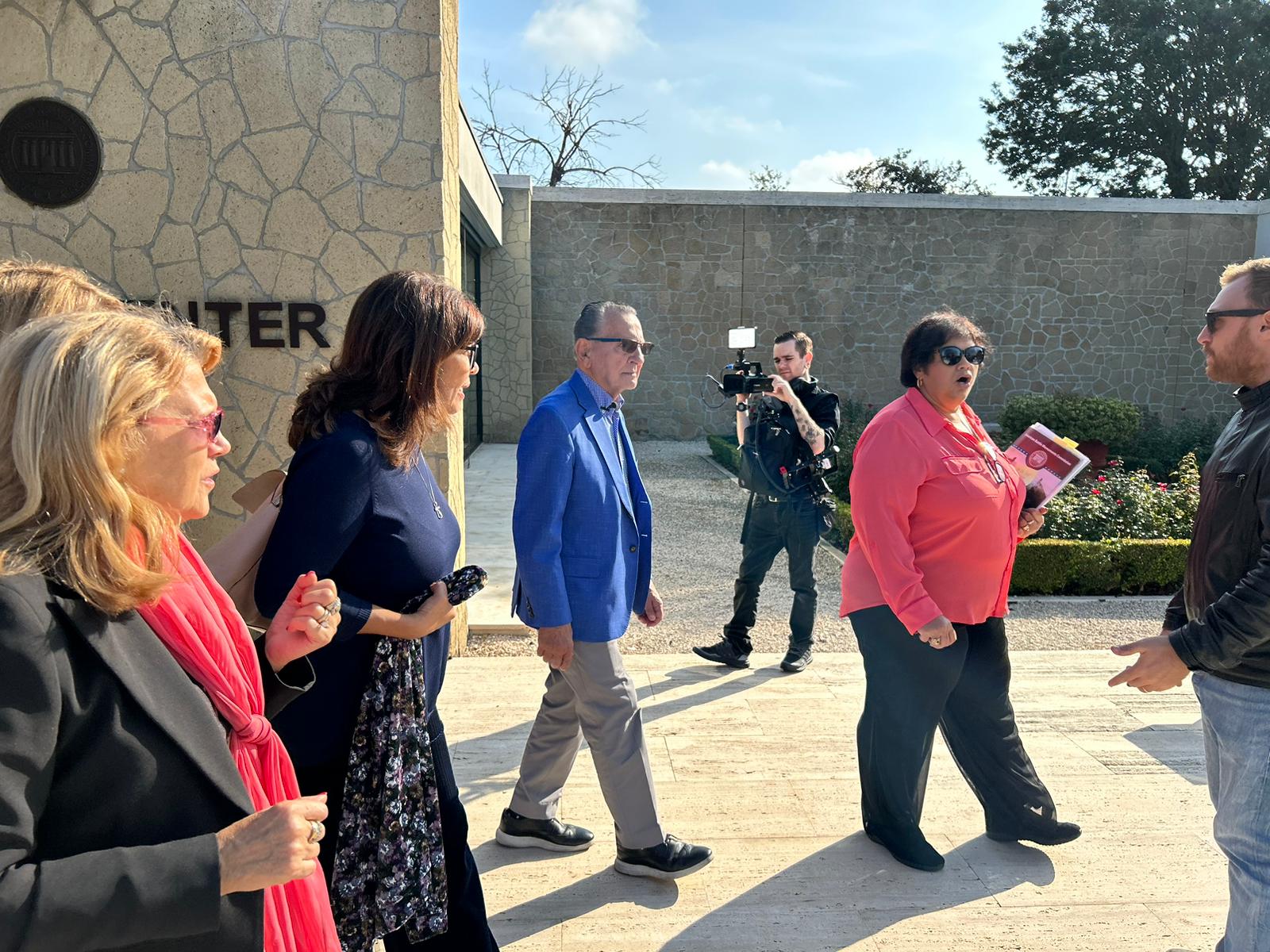 Nettuno, la visita del famoso giudice Frank Caprio inizia al cimitero americano. Nel pomeriggio ad Albano, Ariccia e Velletri per incontrare i sindaci