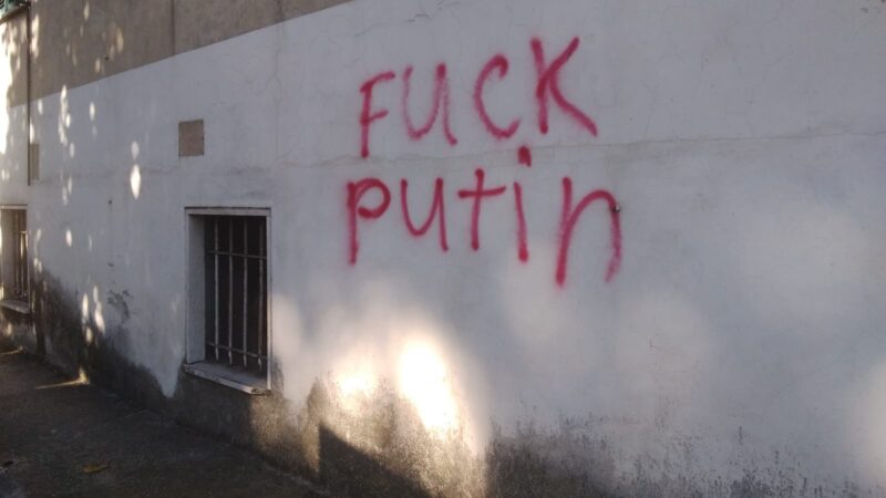 Grottaferrata: Scritte contro Putin sul muro di via Vecchia di Marino