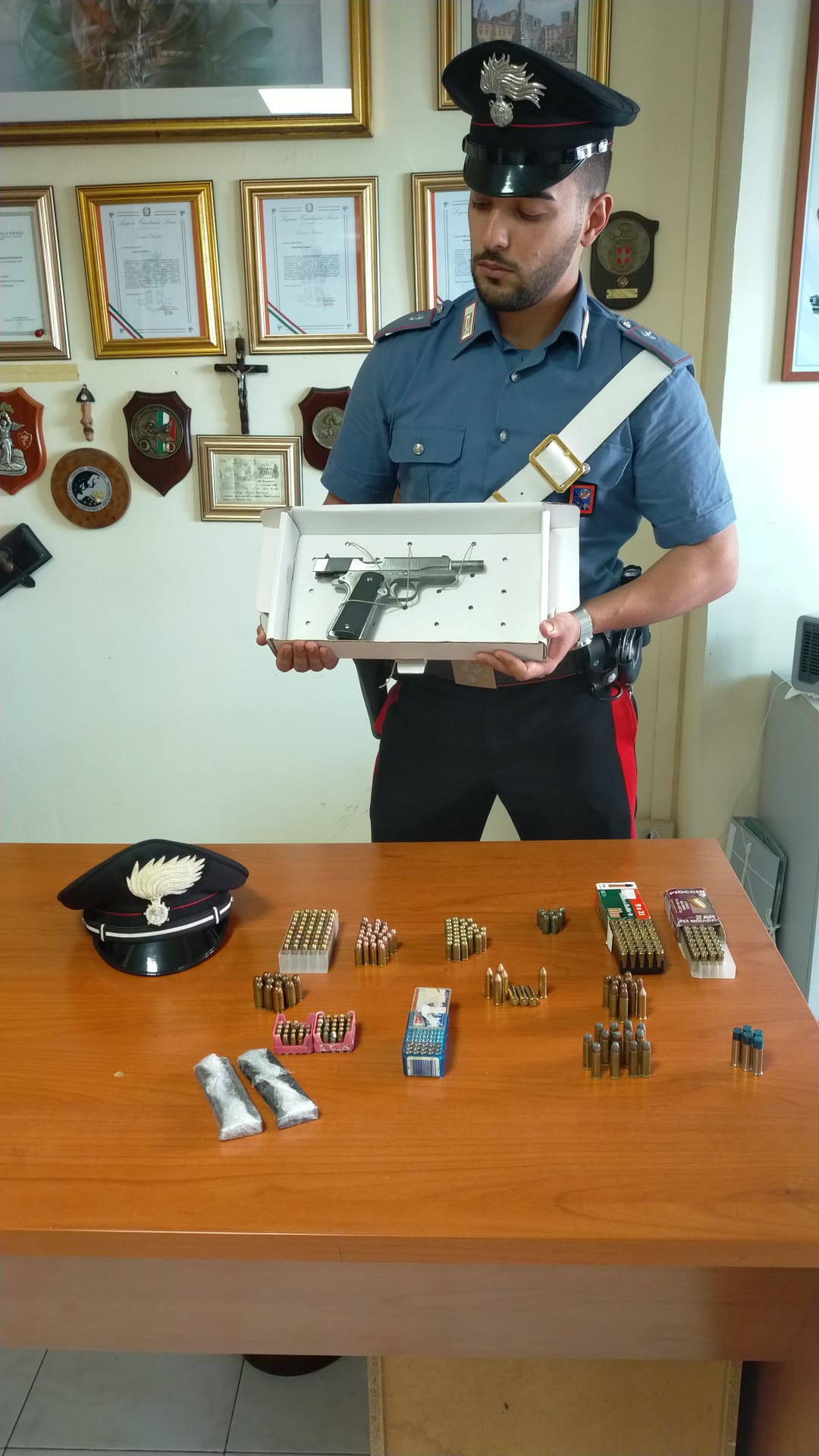 Ardea, carabinieri rinvengono pistola e circa 300 munizioni in una cabina elettrica sulla litoranea