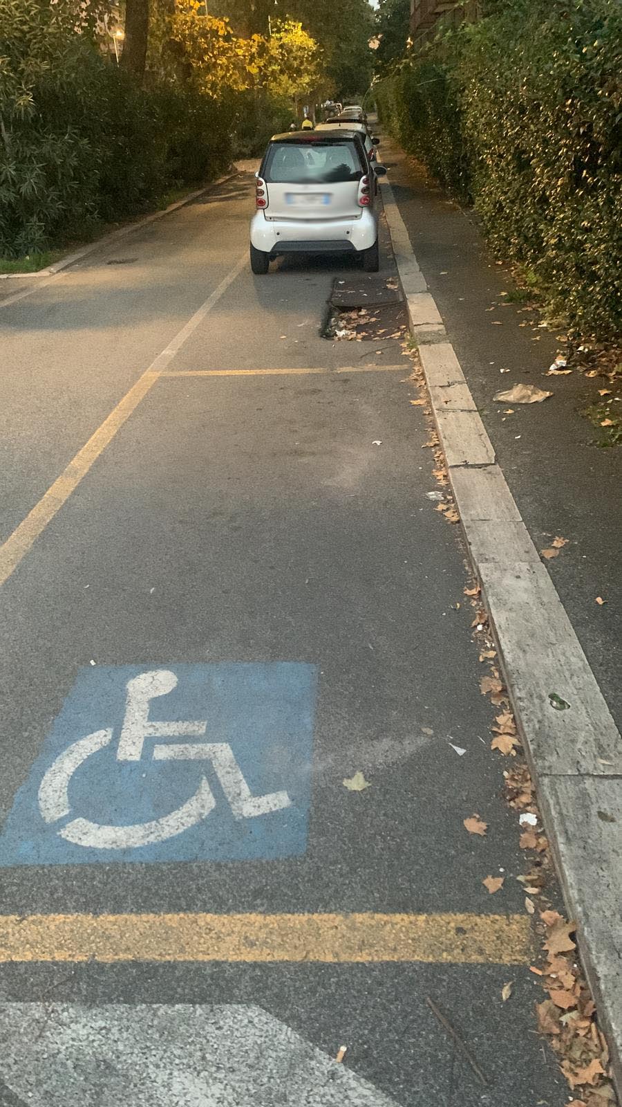 Genzano: Tombino sprofondato nel viale delle Regioni, le segnalazioni dei residenti inascoltate. Situazione di grande pericolosità