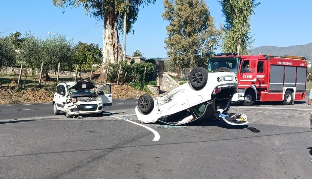 Velletri, incidente frontale con tre feriti. Fortunatamente i conducenti indossavano le cinture di sicurezza