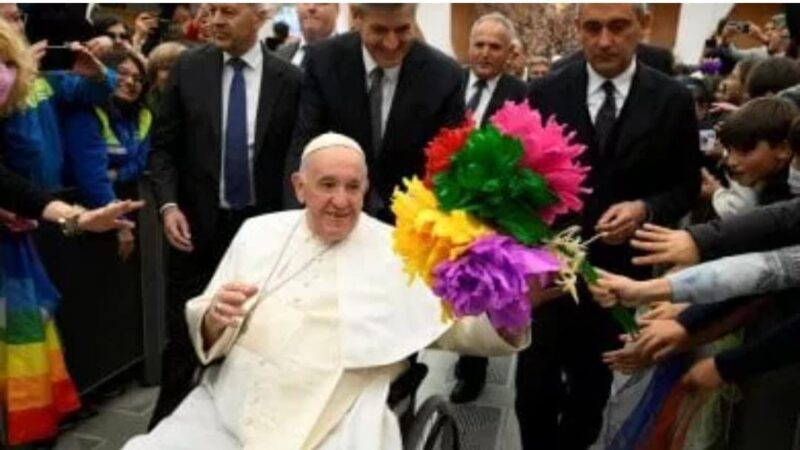 Colonna – Gli alunni del “Gulluni ” in Sala Nervi  a scuola di pace incontrano Papa Francesco in Vaticano