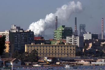 Ex Ilva, inchiesta sulle emissioni: carabinieri in azienda