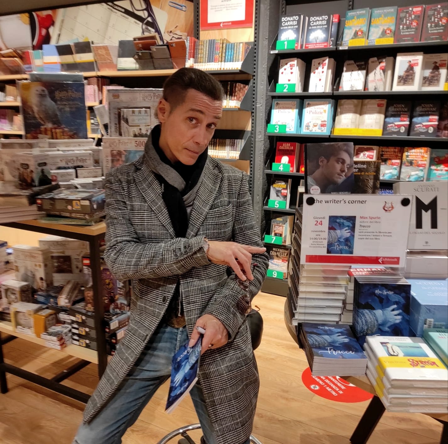 Roma – Il libro dello scrittore cantautore di Nemi Max Spurio presentato alla libreria del Centro Maximo Feltrinelli