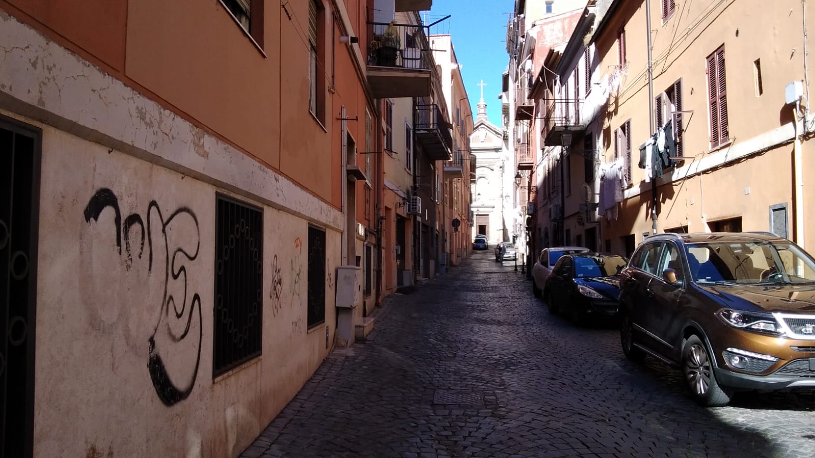 Albano, cede un solaio di una casa al centro storico, ferita una donna di 94 anni