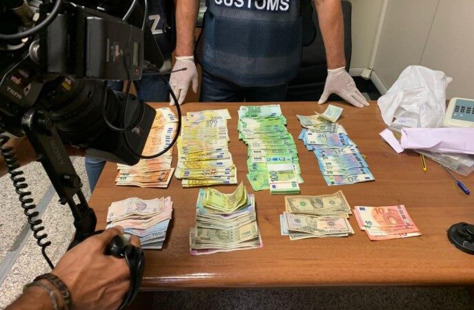 Fiumicino: Intercettata valuta non dichiarata per circa 1,7 milioni di euro