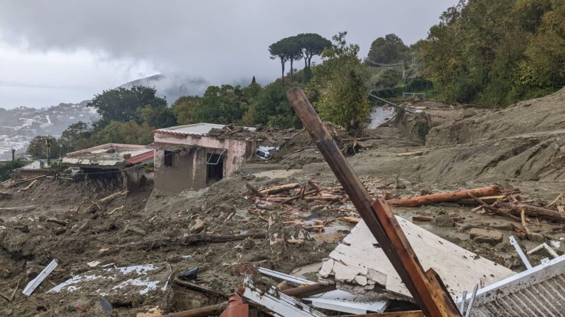 Frana e fiumi di fango a Ischia, ci sono dispersi: tra loro un neonato