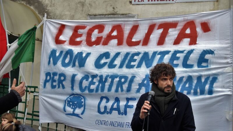 Frattocchie (Marino): Partecipata protesta del Centro anziani di via Nettunense vecchia contro le decisioni del comune