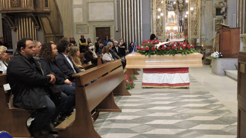 Velletri, in tanti per il funerale del giornalista e professore Dario Serapiglia alla Cattedrale di San Clemente