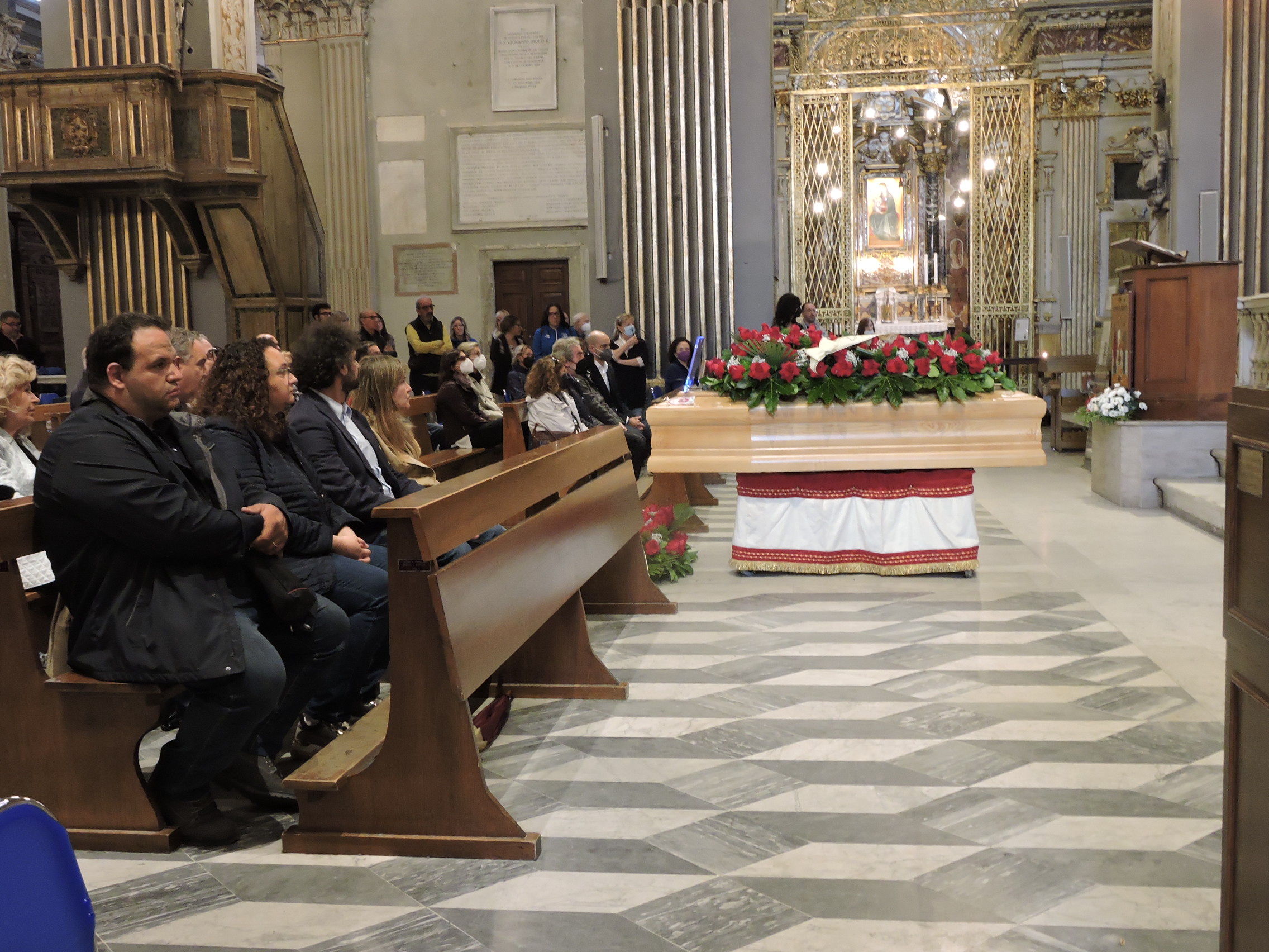 Velletri, in tanti per il funerale del giornalista e professore Dario Serapiglia alla Cattedrale di San Clemente