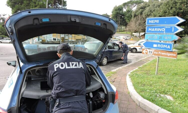 Velletri: 43enne romeno trovato morto dalla vicina con profonda ferita alla gola. Forse un suicidio