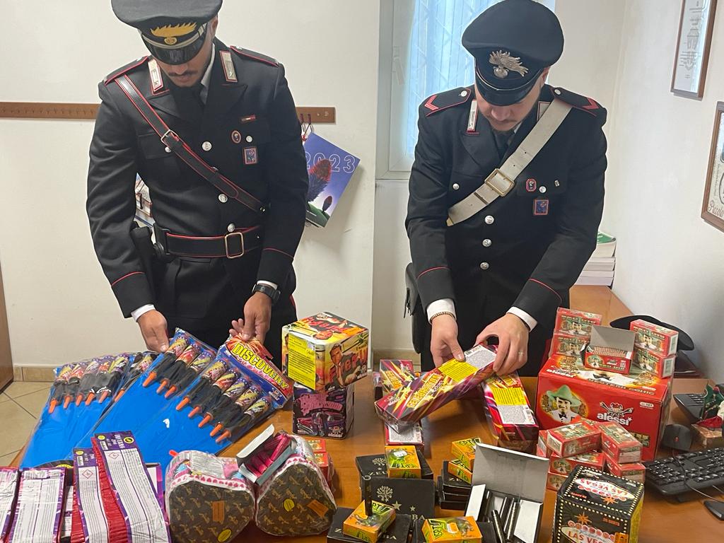 Roma, Botti di Natale e di fine anno – Carabinieri denunciano due persone e sequestrano 15 kg di fuochi d’artificio