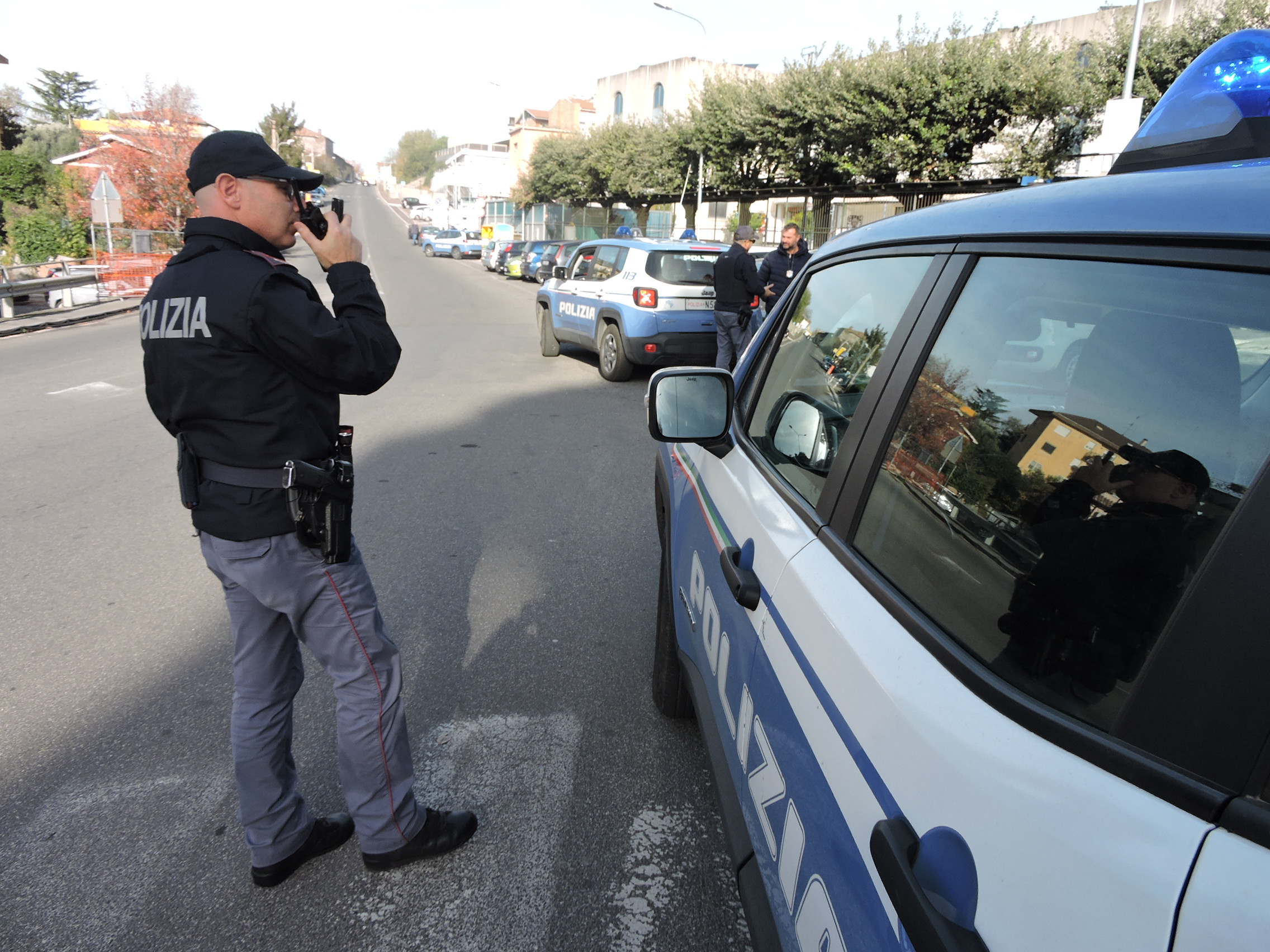 Albano, controlli della Polizia con l’ausilio delle volanti del Reparto Prevenzione Crimine di Roma