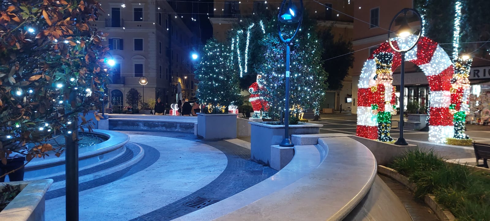 Anzio, la città si illumina per il Natale