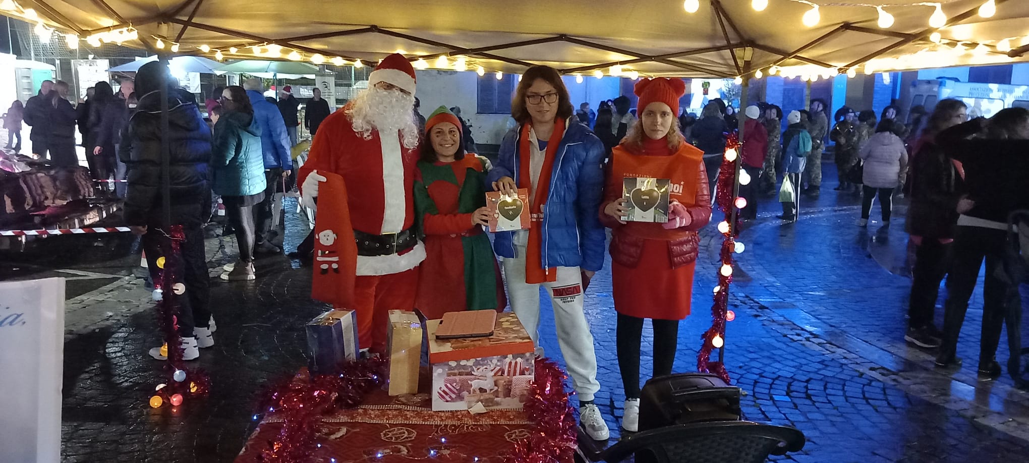 Notte bianca a Lariano: arriva il primo banchetto Telethon. Alessio Quattrocchi prosegue con le vendite dei cuori di cioccolata