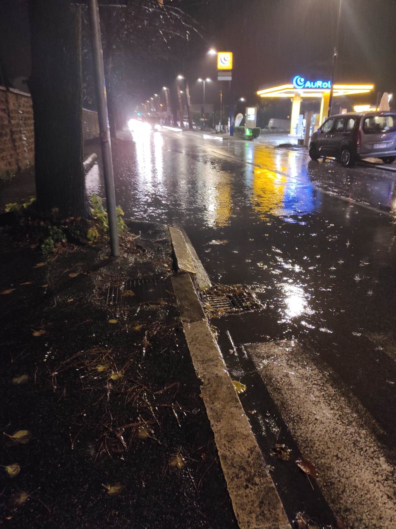 Genzano: Allagamenti nella notte, questa mattina via Emilia Romagna tra le strade più colpite. Le foto dei lettori di Info