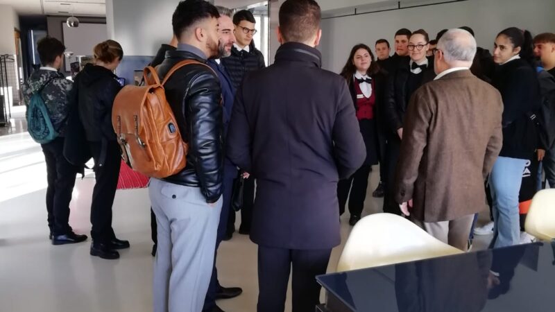 Labico, lo chef Antonello Colonna incontra gli studenti dell’Alberghiero Tognazzi di Velletri. Una magistrale Master Class per i futuri cuochi