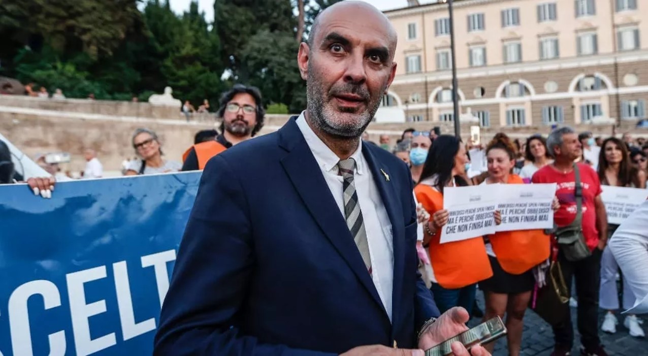 L’omofobia costa: Simone Pillon dovrà versare 30mila euro agli attivisti Lgbt