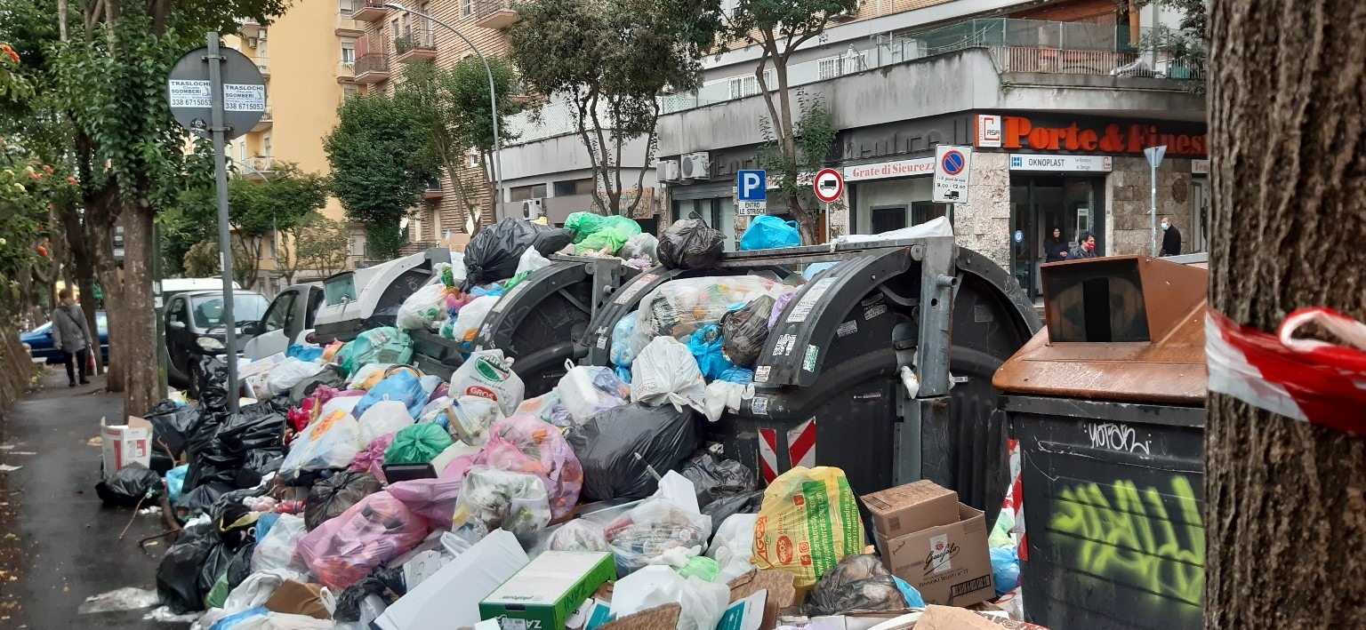 Rifiuti, no accordo Ama-Rida Ambiente per 2023: rischio emergenza a Roma da lunedì